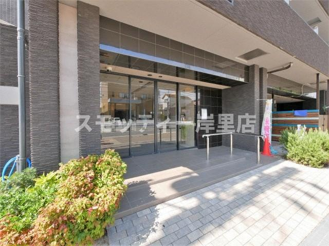 プラディーパ花園町のエントランス|毎日通るエントランスはこのようになっています