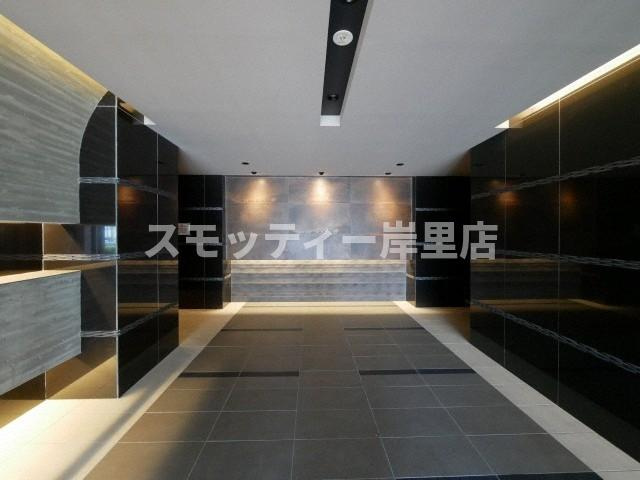 プラディーパ花園町のロビー|建物の内部です