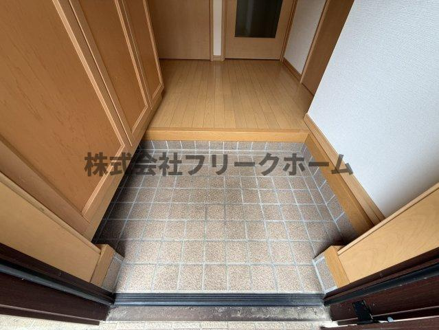 小金井市前原町４丁目のアパートの玄関