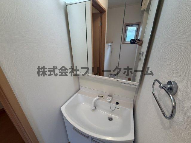 小金井市前原町４丁目のアパートの洗面所