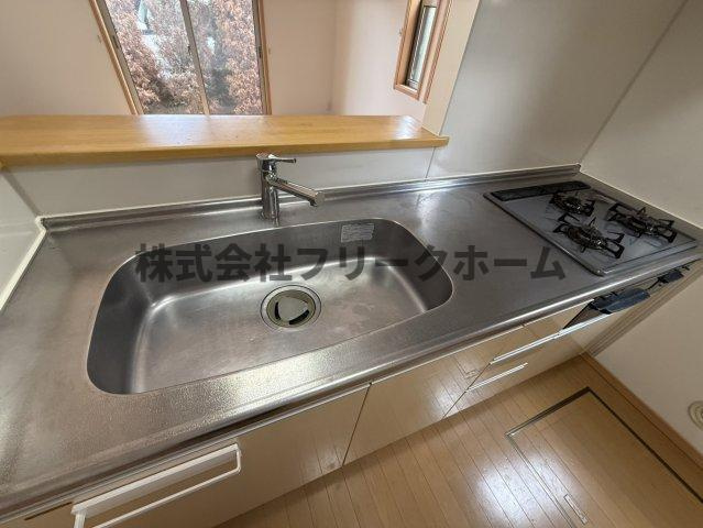 小金井市前原町４丁目のアパートのキッチン