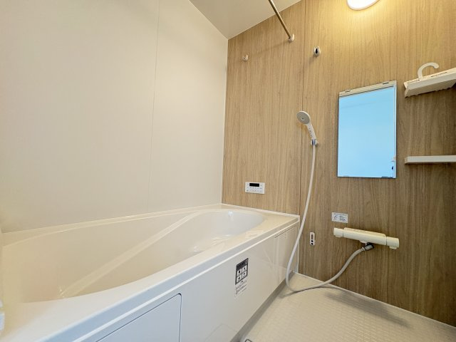 moku若松区浜町3丁目２期の浴室|浴室暖房換気乾燥機・24時間換気機能付き・ベンチ付全身浴・半身浴・家族浴３種の浴槽になります。