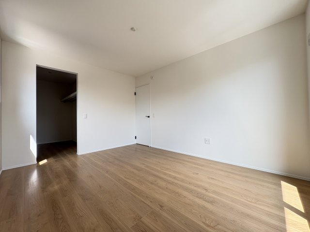 moku若松区浜町3丁目２期の洋室|明るく開放感のある洋室！家具の配置もしやすい使い勝手の良い空間です♪