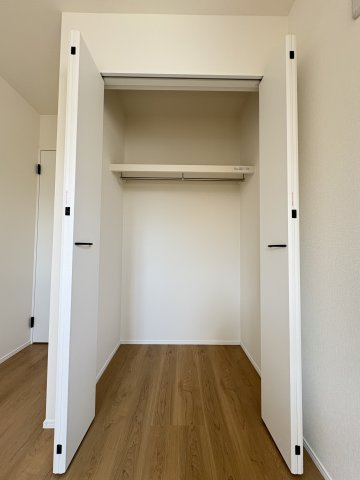 moku若松区浜町3丁目２期の収納|使い勝手の良いクローゼットを完備！お部屋をすっきり保てます♪
