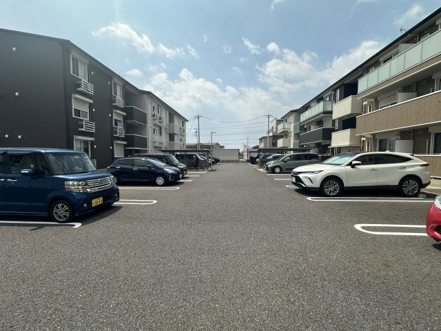 フルール　Ｂ棟の駐車場