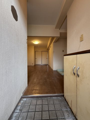杉本町グランドハイツの玄関