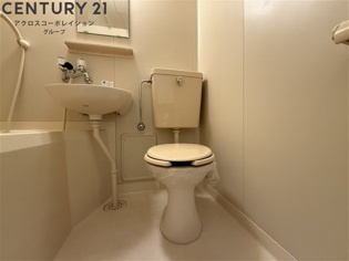 浴室内にトイレがあります☆