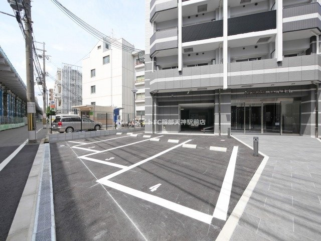 フォーリアライズ淡路ライツの駐車場