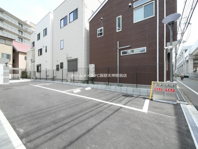 フォーリアライズ淡路ライツの駐車場