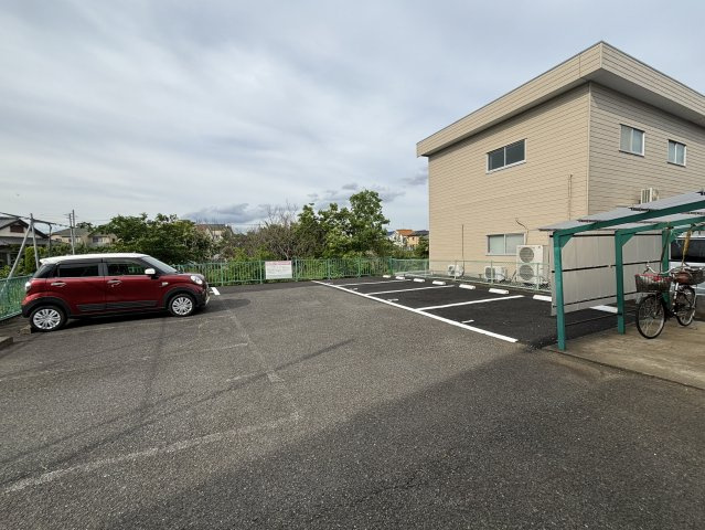 ハウスメモリアルⅠの駐車場