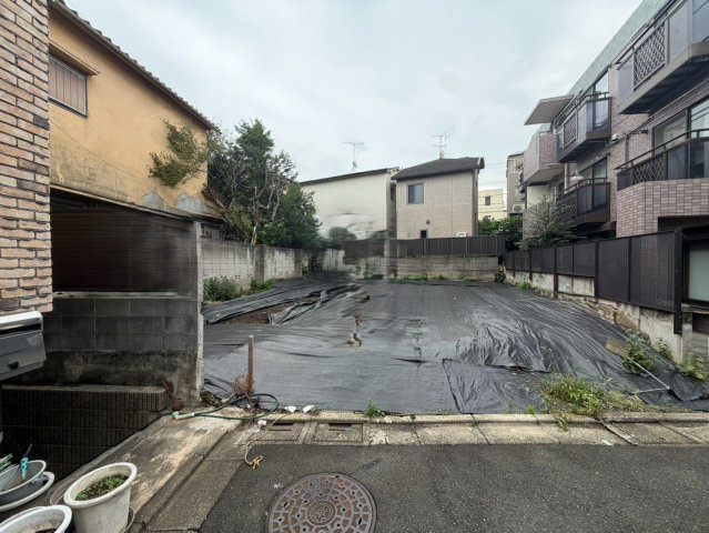 目黒区上目黒4　建築条件なし売地の前面道路含む現地写真
