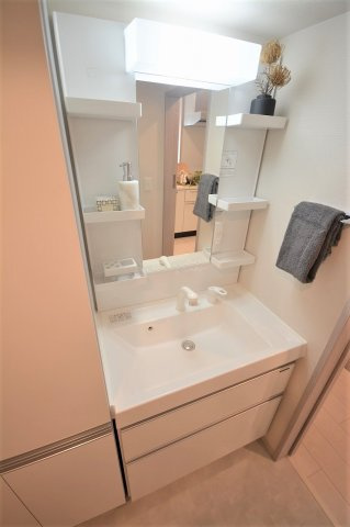 大阪市西区西本町１丁目の賃貸マンションの洗面所