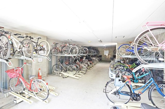 ローレルコート城北公園通り２番館の駐輪場