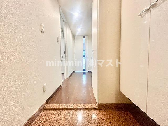 大阪市西区京町堀１丁目の賃貸マンションの玄関