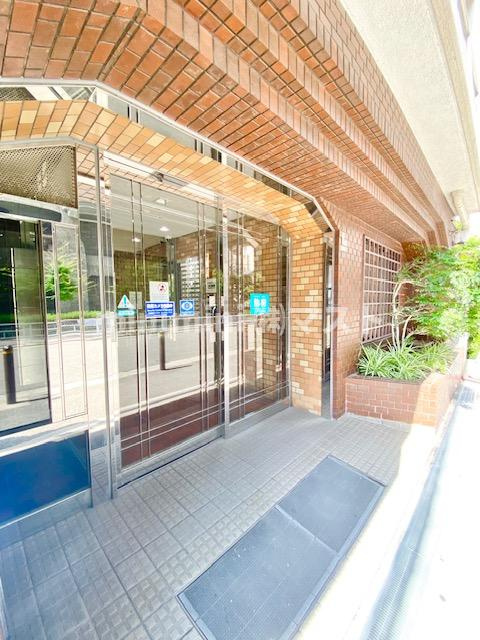 大阪市西区北堀江１丁目の賃貸マンションのエントランス