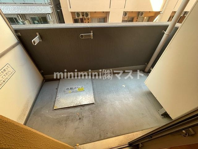 大阪市中央区高津３丁目の賃貸マンションのバルコニー