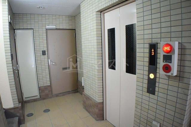 大阪市中央区南久宝寺町１丁目の賃貸マンションのロビー