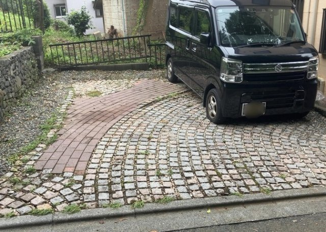【駐車場】 | 駐車場と明記されていても、最小スペースでつくられた駐車場だと大型車は駐車できなかったり、出入りしにくくなったりする可能性があります。お車のサイズと購入したい物件の駐車場のサイズを現地で確認しましょう。