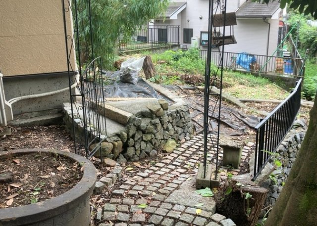 【庭】 | 庭があることでガーデニングや家庭菜園はもちろん、こどもの遊び場やペットを放して遊ぶことができます。また、家の周囲に余裕があるということです。隣地との間があれば、十分な日当たりと、風通しが確保できます。