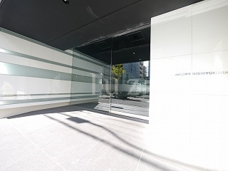 グロース西横浜のエントランス