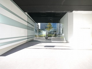 グロース西横浜のエントランス