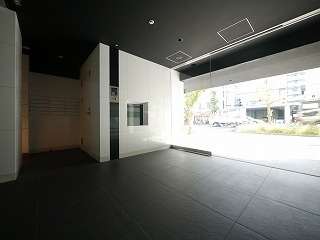 グロース西横浜のエントランス