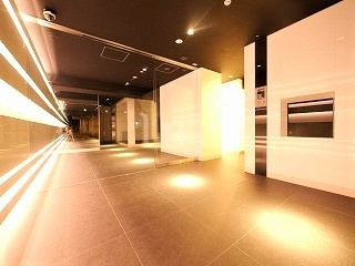 グロース西横浜のエントランス