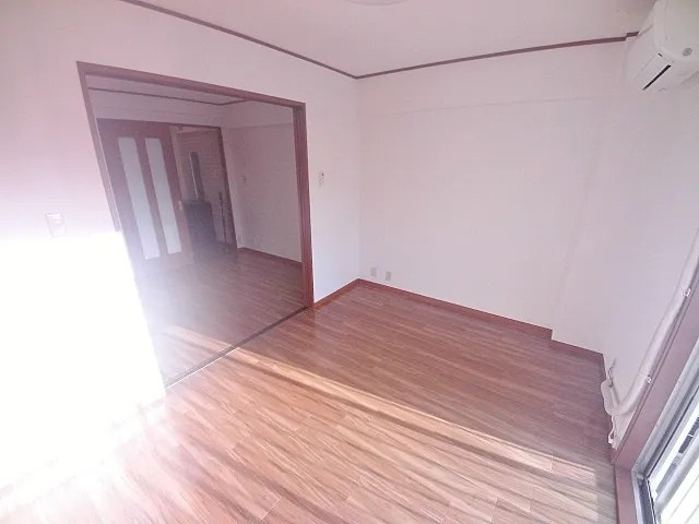 神戸市灘区篠原中町６丁目の賃貸マンションの居間・リビング