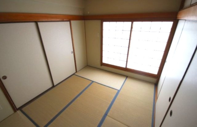 神戸市灘区岸地通５丁目の賃貸マンションの居間・リビング