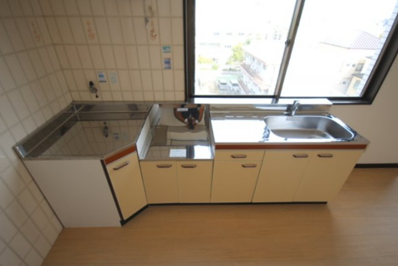 神戸市灘区岸地通５丁目の賃貸マンションのキッチン