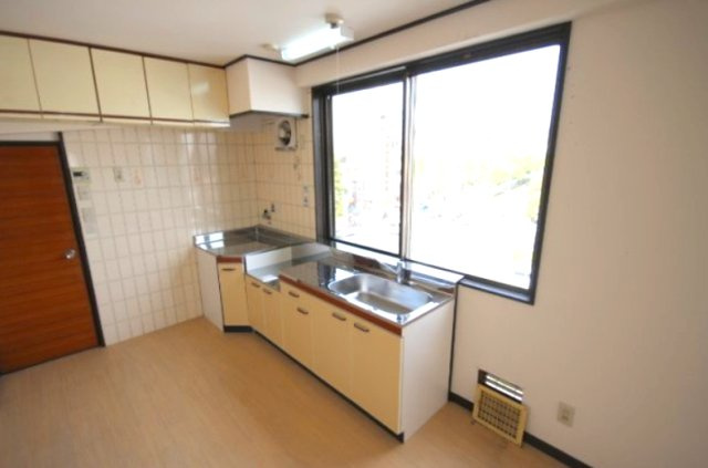 神戸市灘区岸地通５丁目の賃貸マンションのキッチン