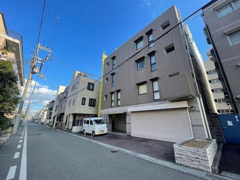 ジェヌイン本山の外観