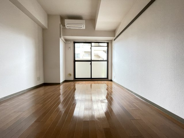 ジェヌイン本山の居間・リビング
