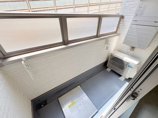 神戸市東灘区深江本町２丁目のアパートのバルコニー