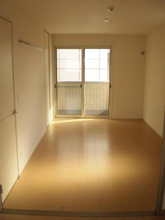 神戸市東灘区魚崎西町４丁目のアパートの居間・リビング