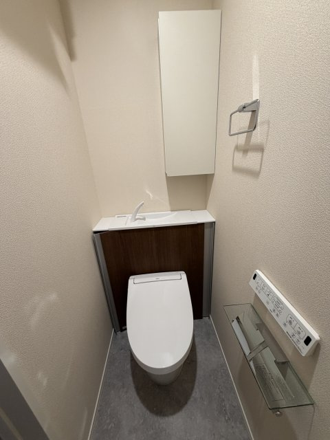 神戸市東灘区田中町３丁目の賃貸マンションのトイレ