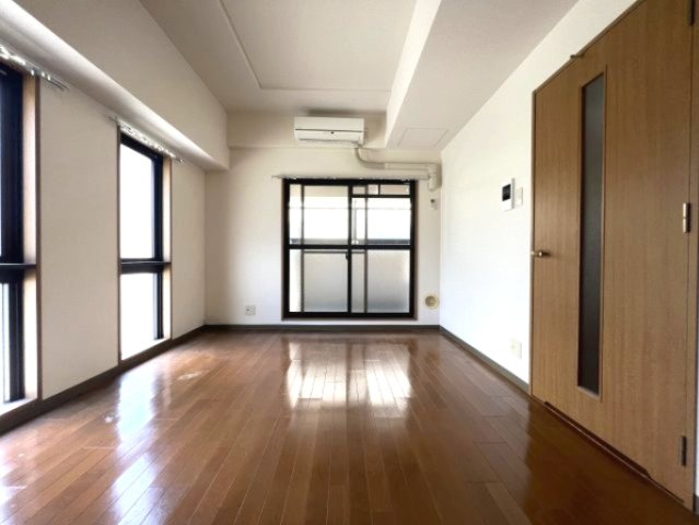 ジェヌイン本山の居間・リビング