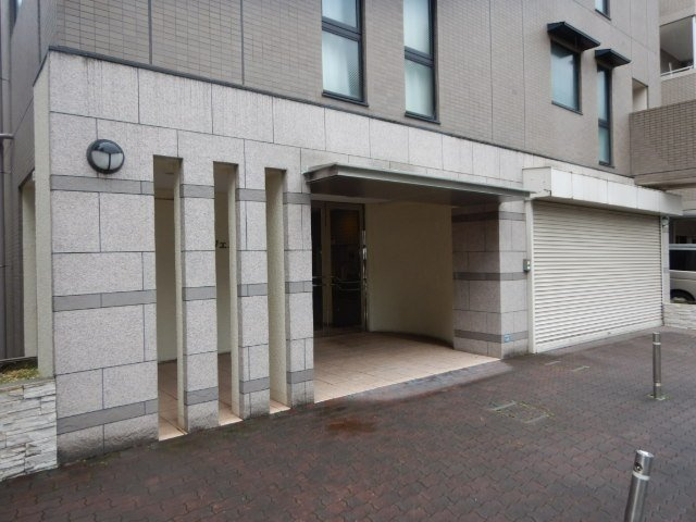 ジェヌイン本山のエントランス
