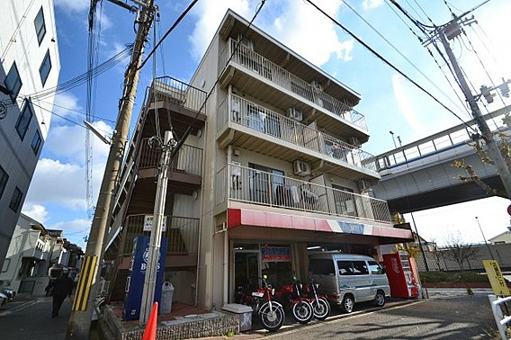 山田マンションの外観