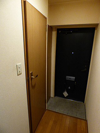 神戸市東灘区甲南町４丁目の賃貸マンションの玄関