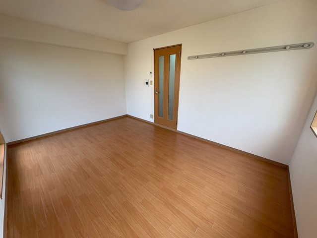 芦屋市大原町の賃貸マンションの居間・リビング