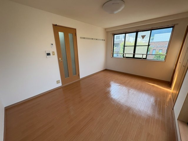 芦屋市大原町の賃貸マンションの居間・リビング