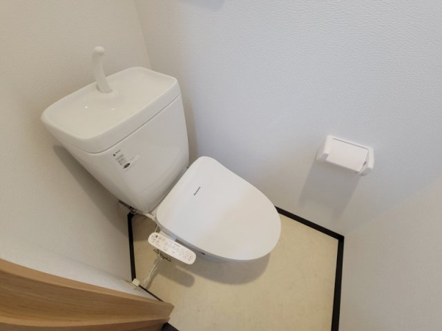 神戸市中央区加納町２丁目の賃貸マンションのトイレ