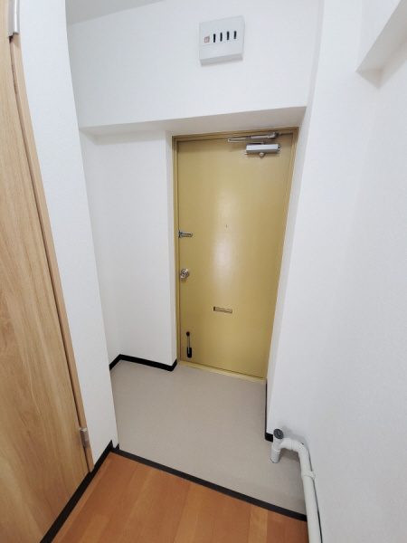 神戸市中央区加納町２丁目の賃貸マンションの玄関