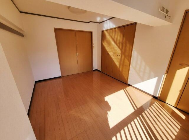 神戸市中央区加納町２丁目の賃貸マンションの居間・リビング