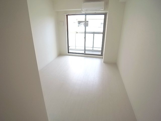 神戸市東灘区甲南町１丁目の賃貸マンションの居間・リビング