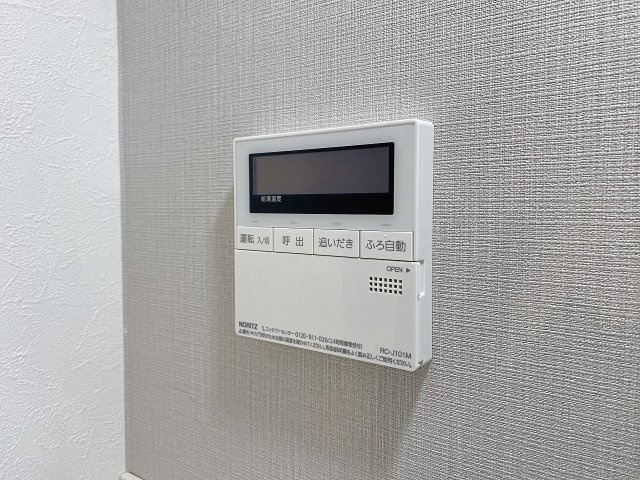習志野台マンションの発電・温水設備|いつでも温かいお湯に浸かれる便利な追焚機能を搭載しています。ご家族で入浴時間が異なるご家庭でも手軽に適温へ温め直せるため、毎日の疲れをしっかり癒やし快適なバスタイムをお過ごしいただけます。