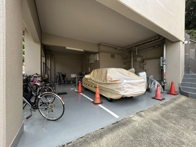 ニュー白金マンションの駐車場