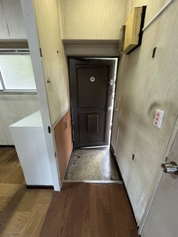 ニュー白金マンションの玄関