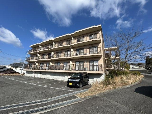 リーガルハウス吉川の外観